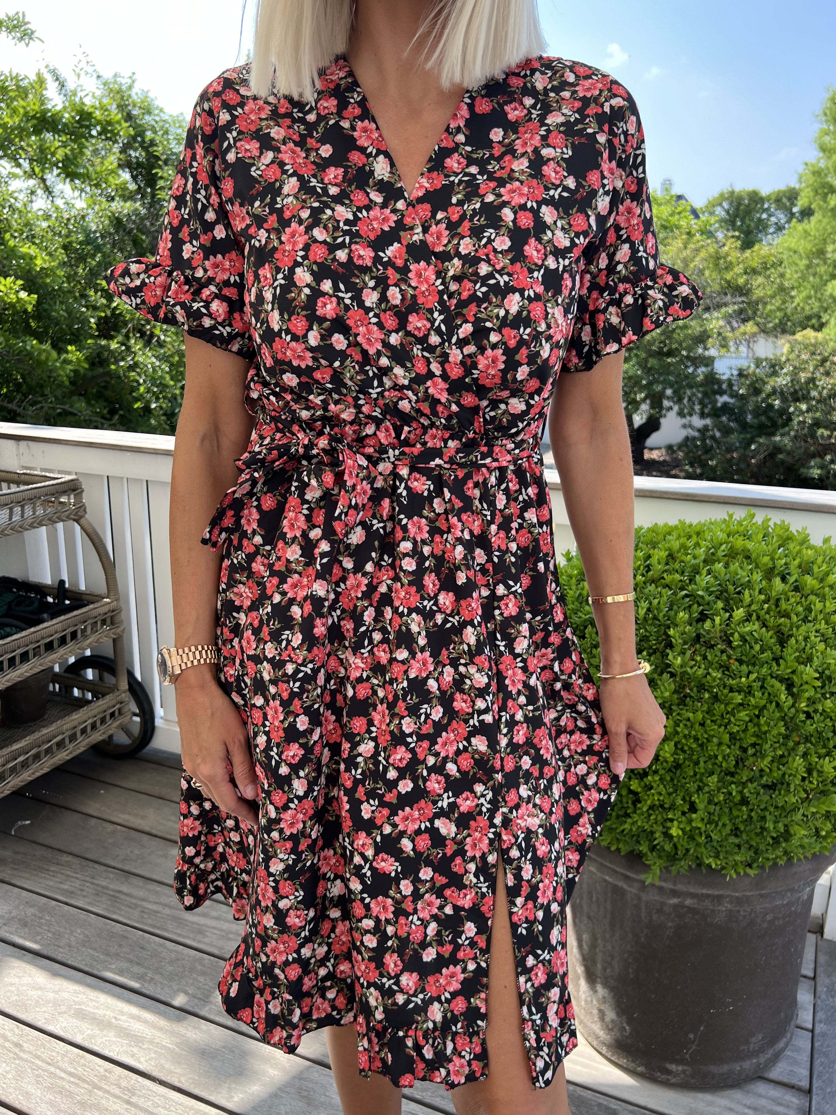 Lima - Sød kort sommerkjole med bindebånd i livet